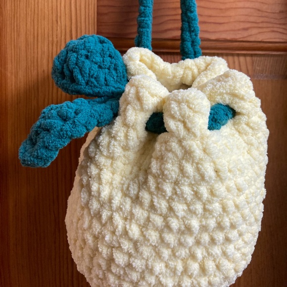 Fresh lemony goodness is this hand knit, super soft, lemon, design purse / pouch - Picture 3 of 13